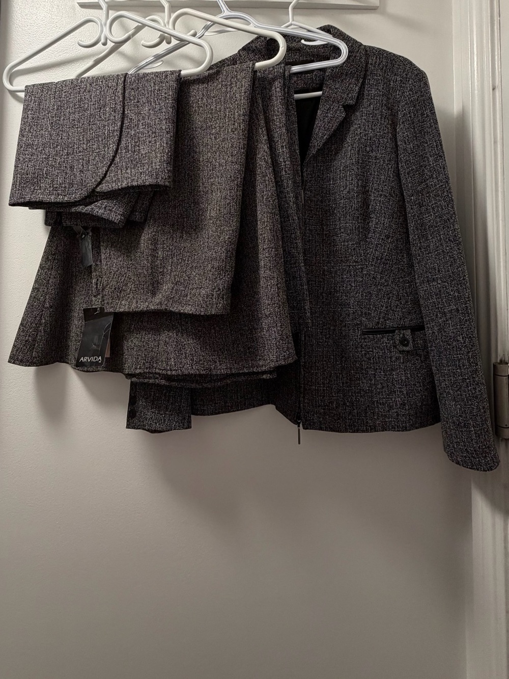 Arvida 4-Piece Gray Tweed Suit: Blazer, Pants, 2 Skirts 14P–16